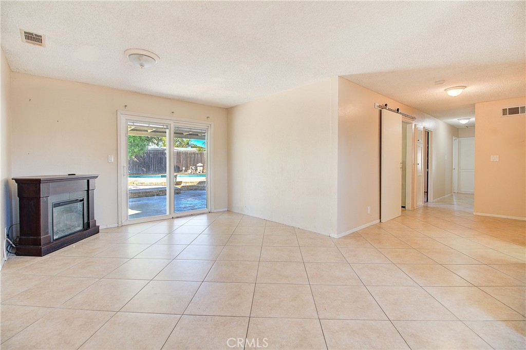 10943 Lansford Property Photo 10
