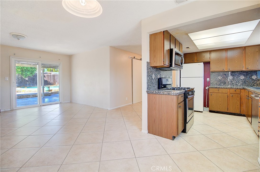 10943 Lansford Property Photo 16