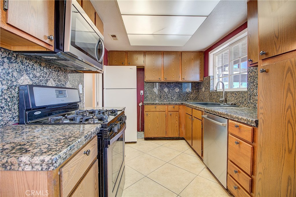 10943 Lansford Property Photo 19