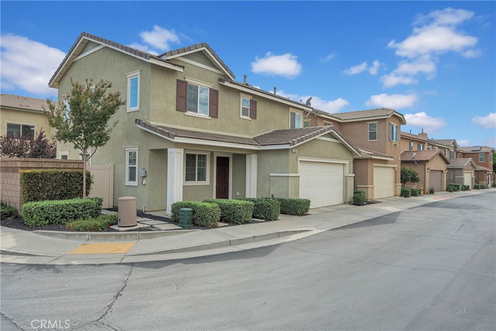 1445 Chinaberry Property Photo 4