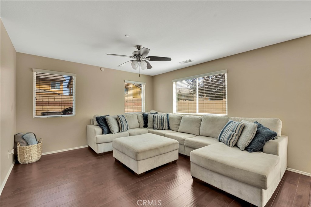 1445 Chinaberry Property Photo 7