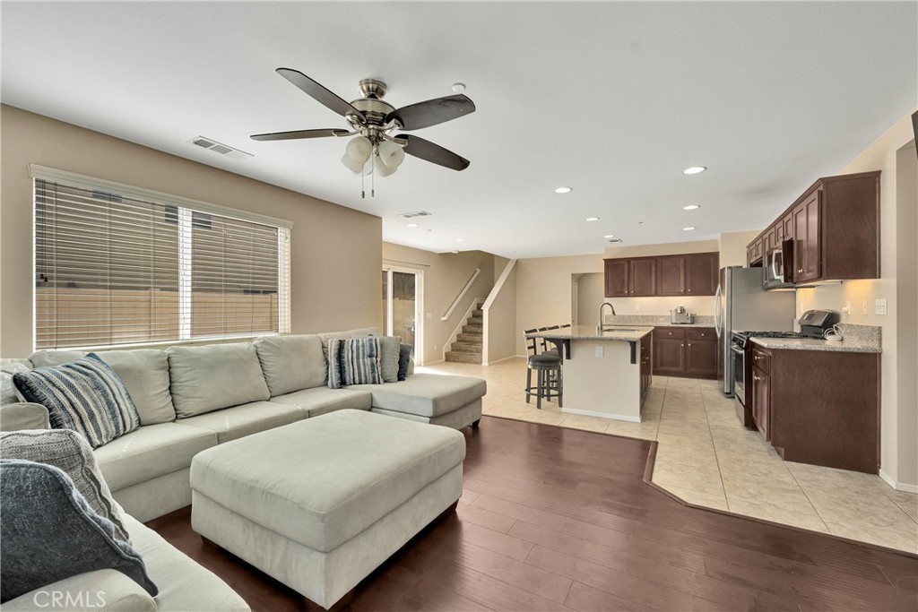 1445 Chinaberry Property Photo 8