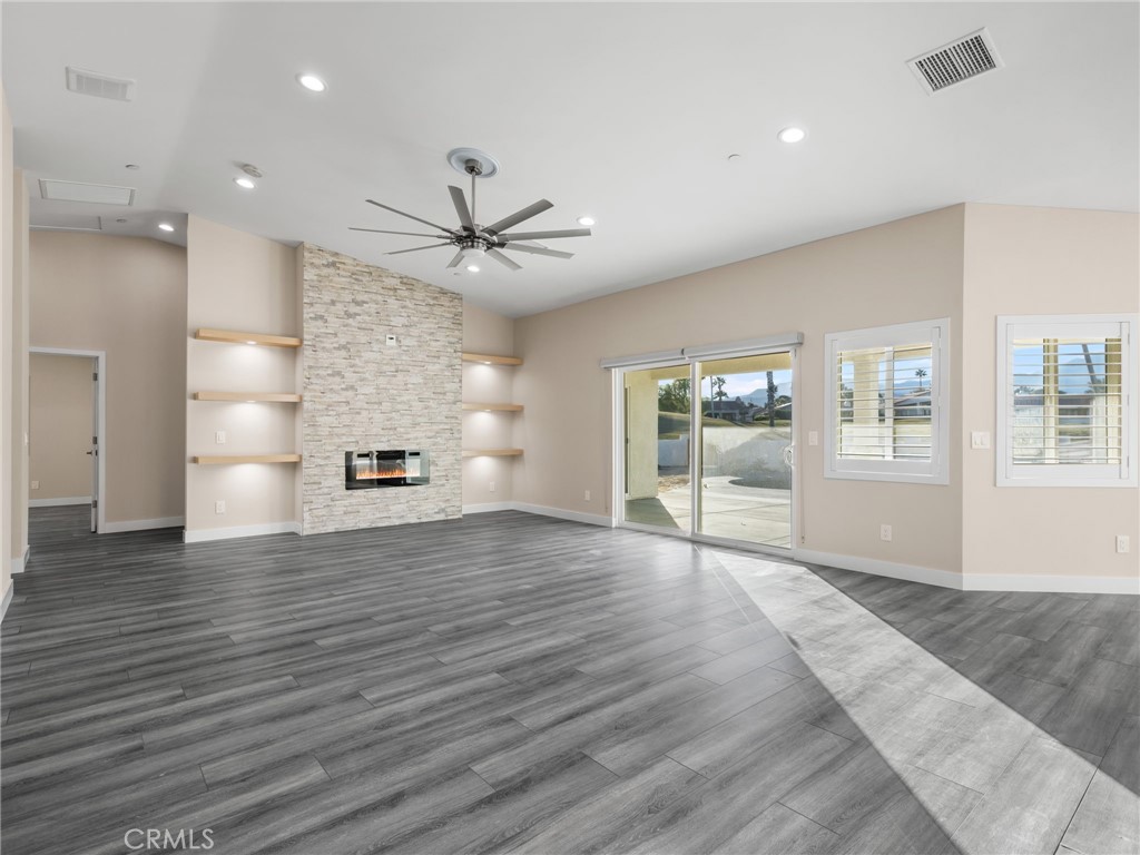 8576 Warwick Property Photo 22