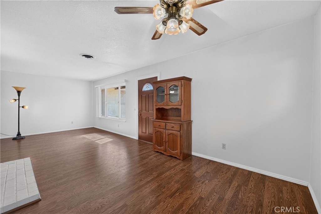 425 Blackpine Property Photo 6