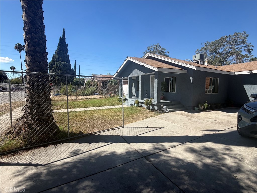 124 E Temple Property Photo 3