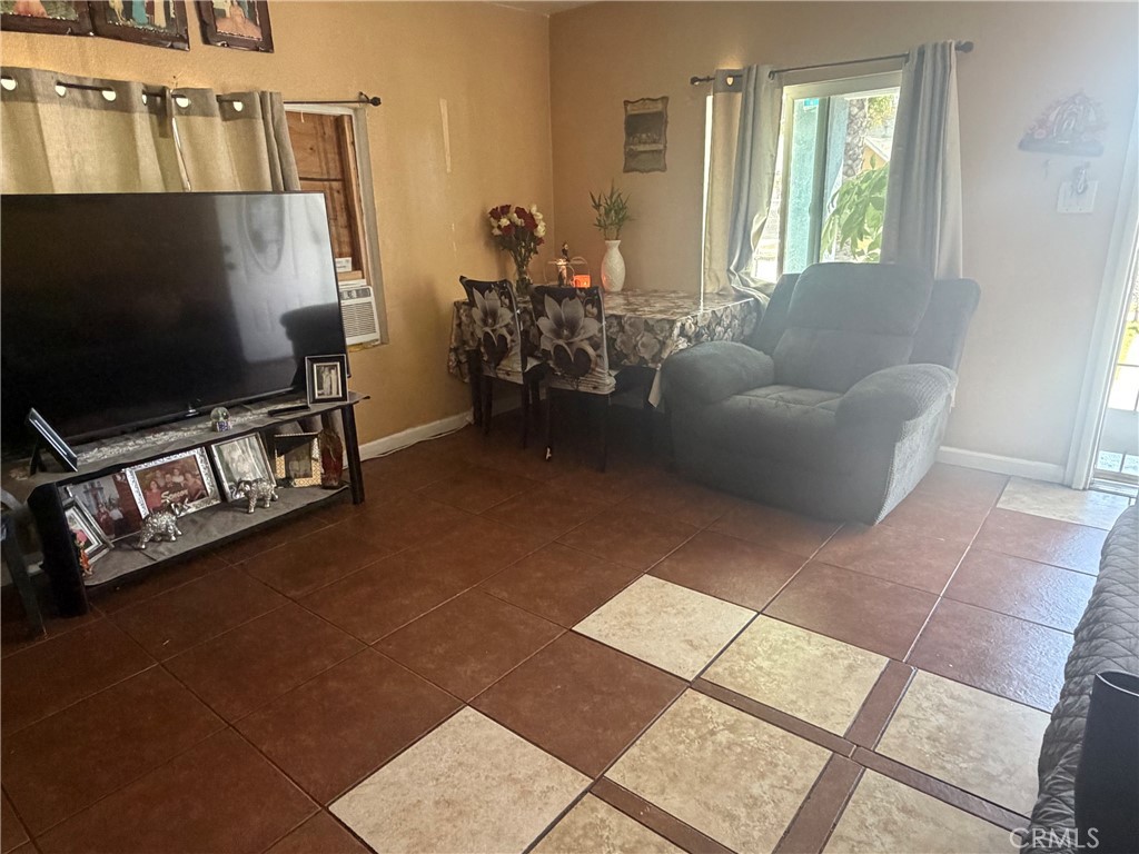 124 E Temple Property Photo 5
