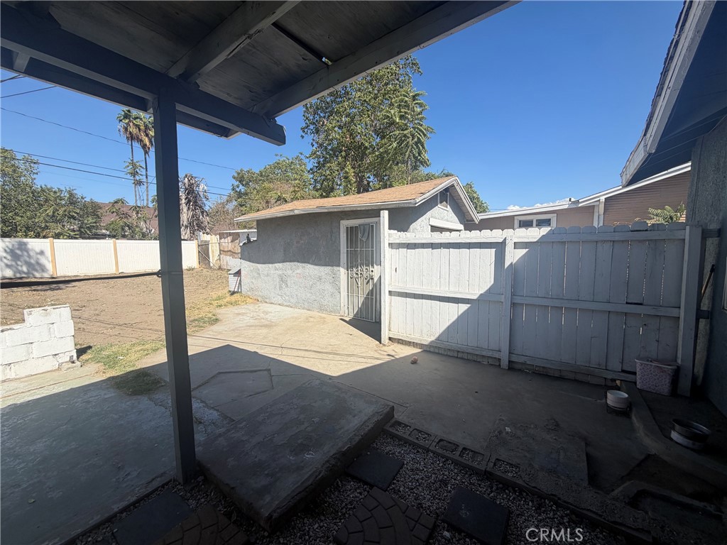 124 E Temple Property Photo 14