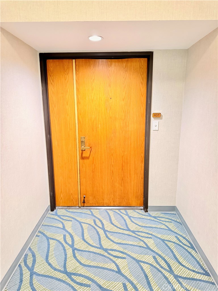 1310 E Ocean 407 Property Photo 2