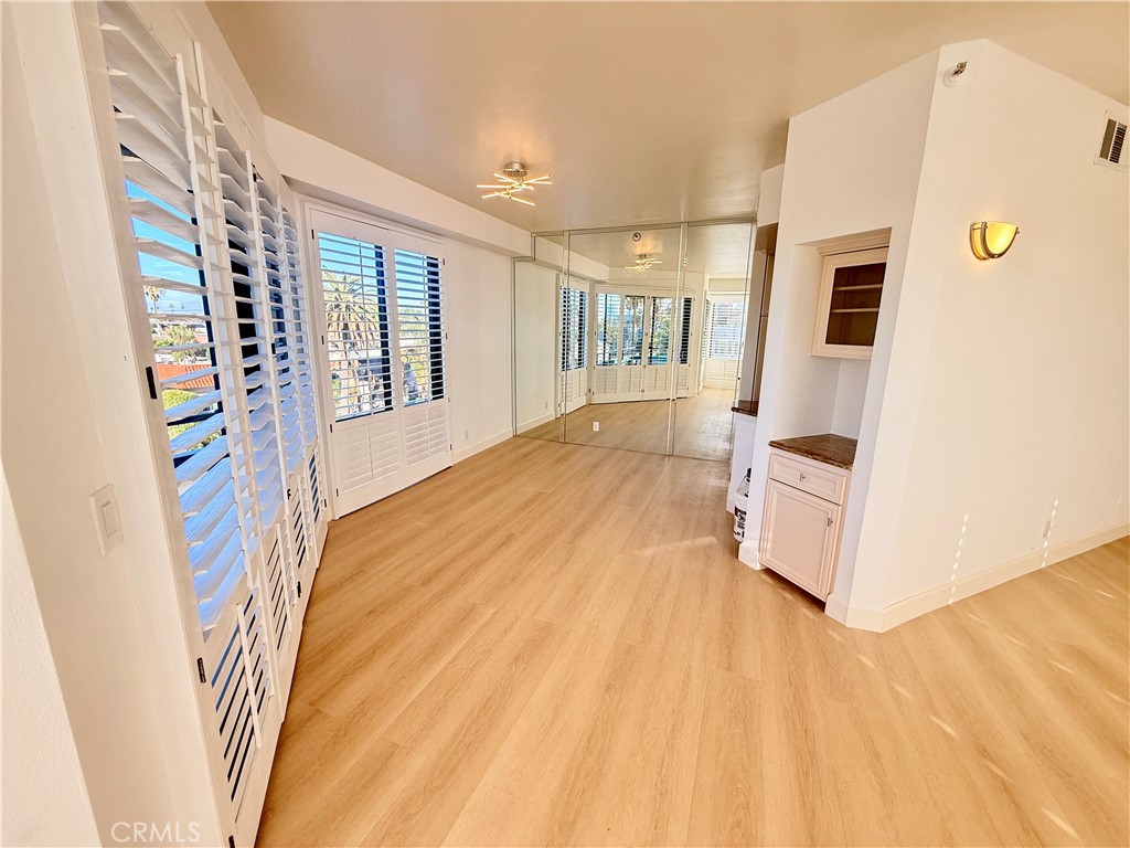 1310 E Ocean 407 Property Photo 18