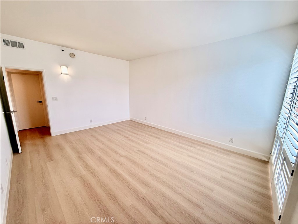 1310 E Ocean 407 Property Photo 27