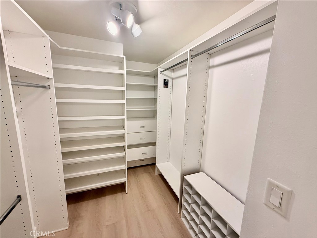1310 E Ocean 407 Property Photo 28