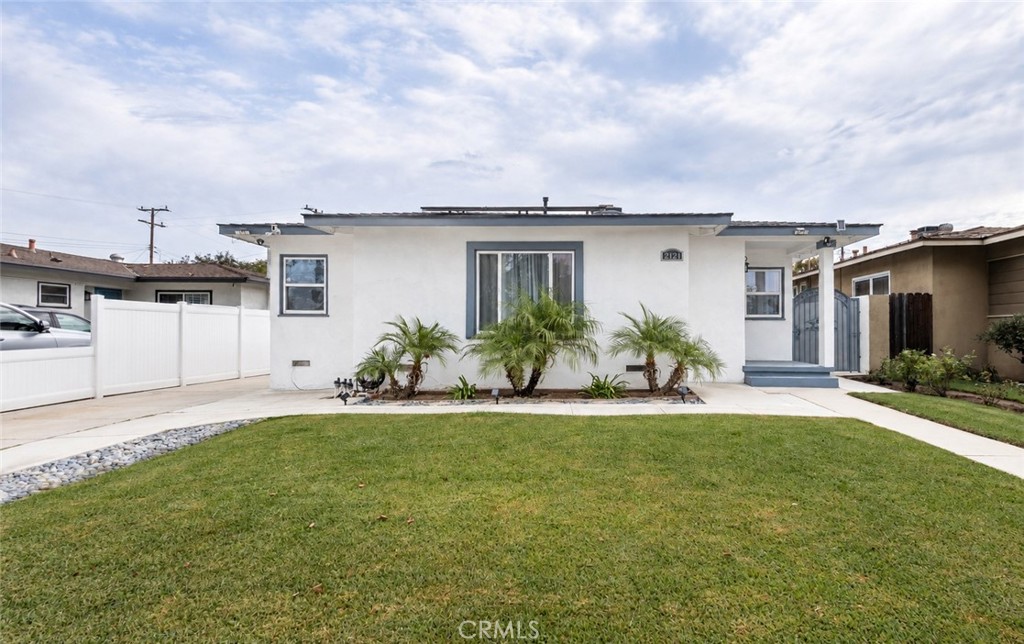 2121 Valencia Property Photo 2