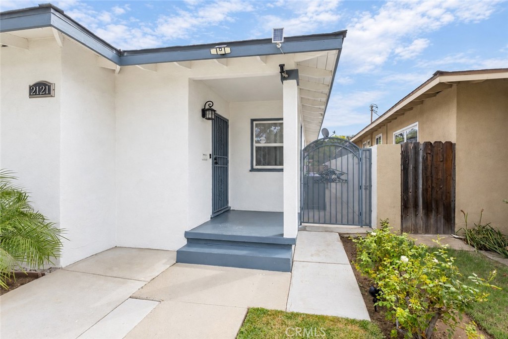 2121 Valencia Property Photo 4