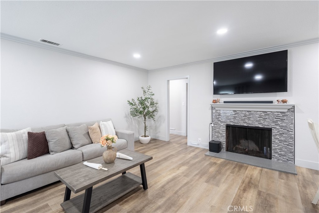 2121 Valencia Property Photo 6