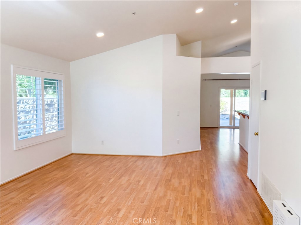 7776 Somerset Property Photo 3