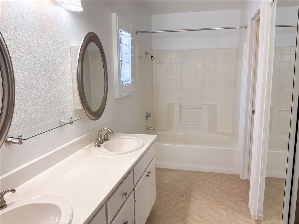7776 Somerset Property Photo 9