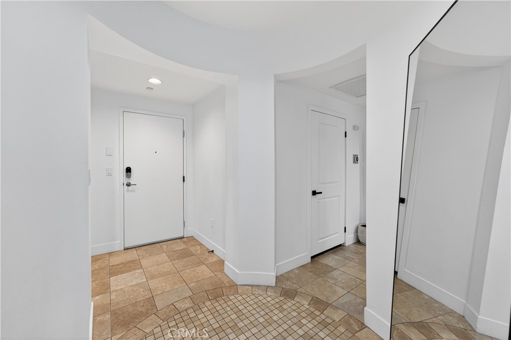 150 The Promenade N 415 Property Photo 2