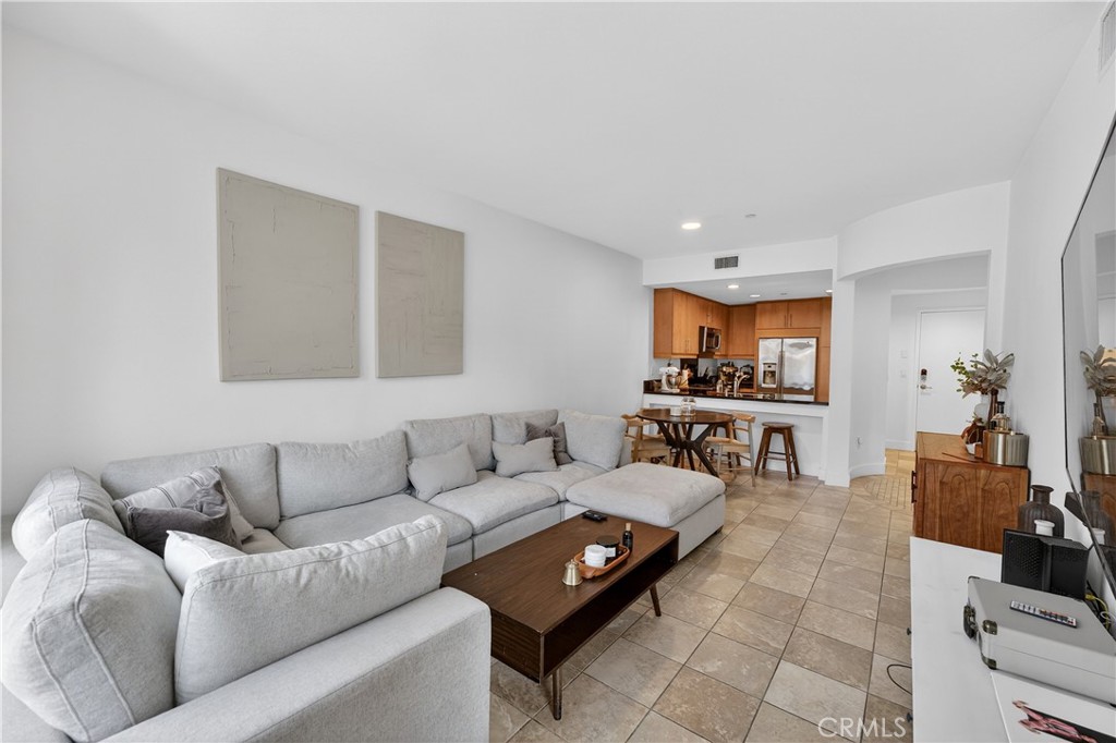 150 The Promenade N 415 Property Photo 6
