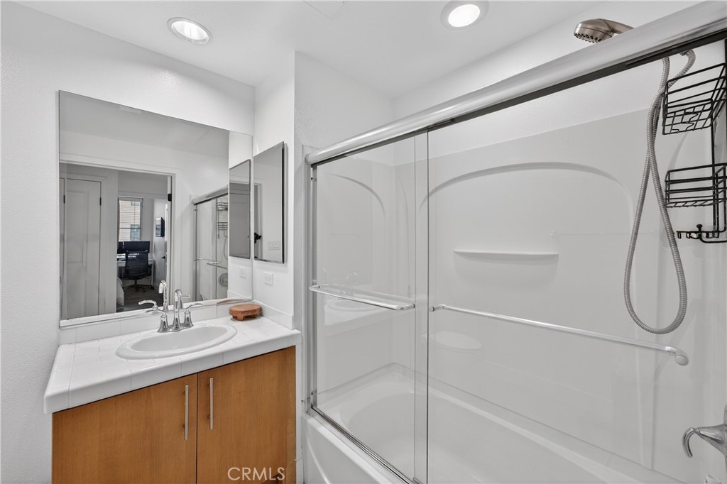 150 The Promenade N 415 Property Photo 20