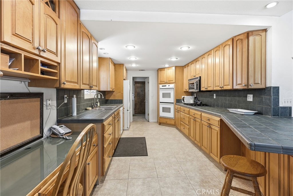 6076 Walnut Avenue Property Photo 17