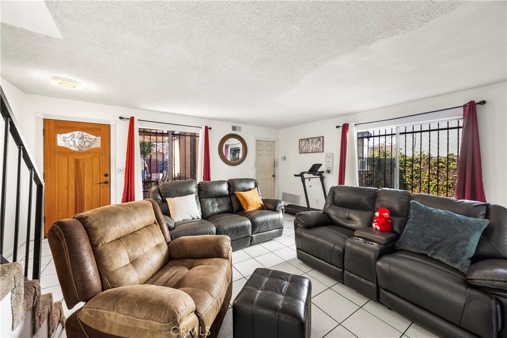 10616 Wilmington Property Photo 6