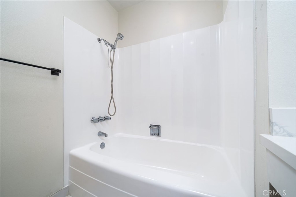212 N Acacia Avenue Property Photo 12