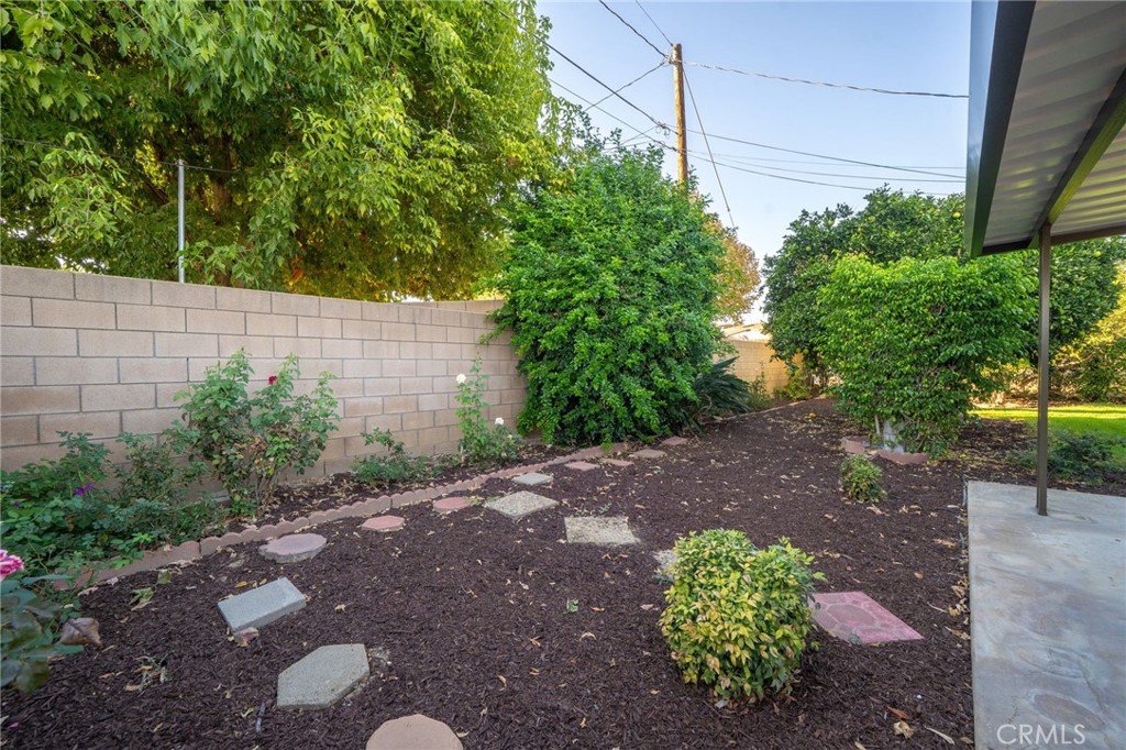 212 N Acacia Avenue Property Photo 24
