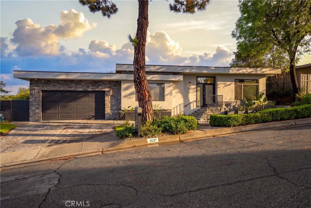 2637 N Mountain Avenue Property Photo 1