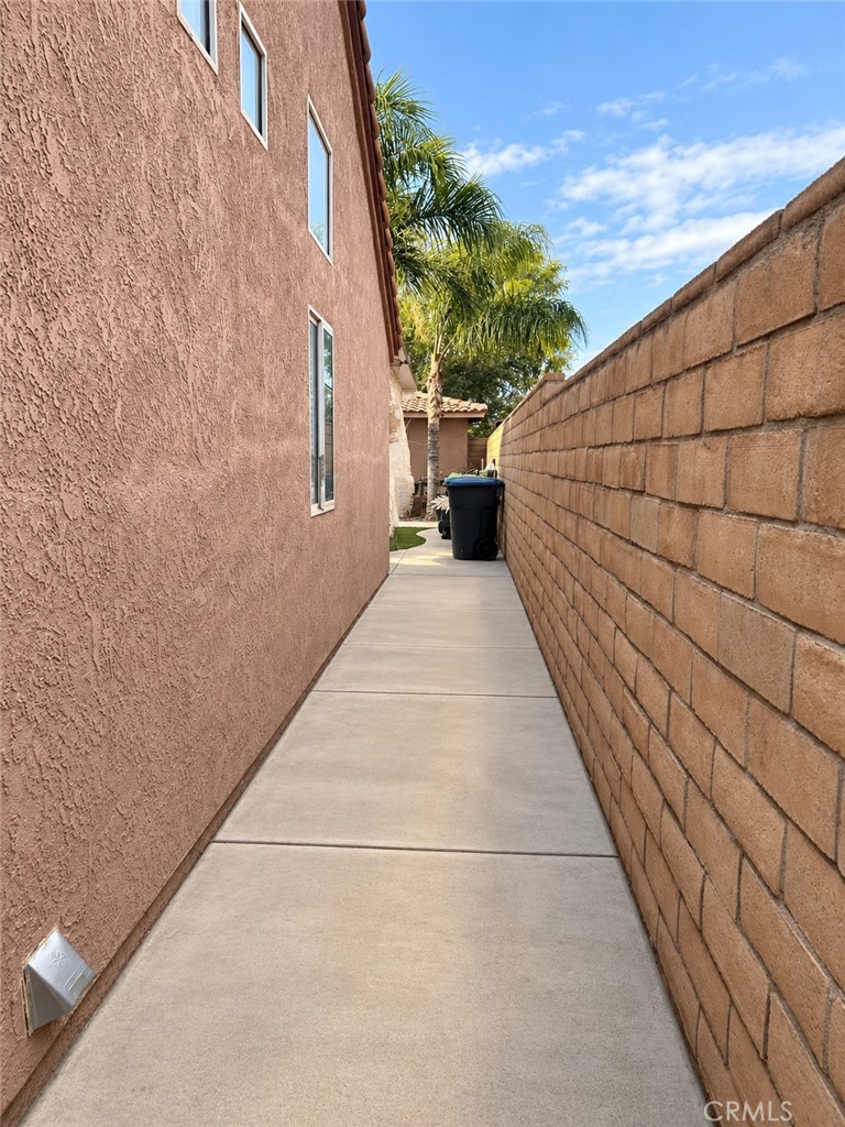 733 Periwinkle Property Photo 3