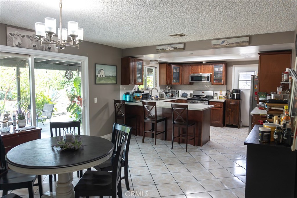 10837 Locust Property Photo 4