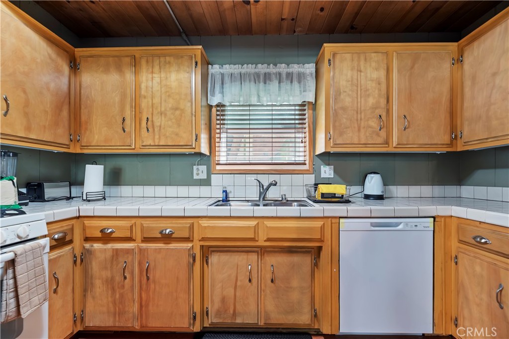 32799 Badger Ln Property Photo 12