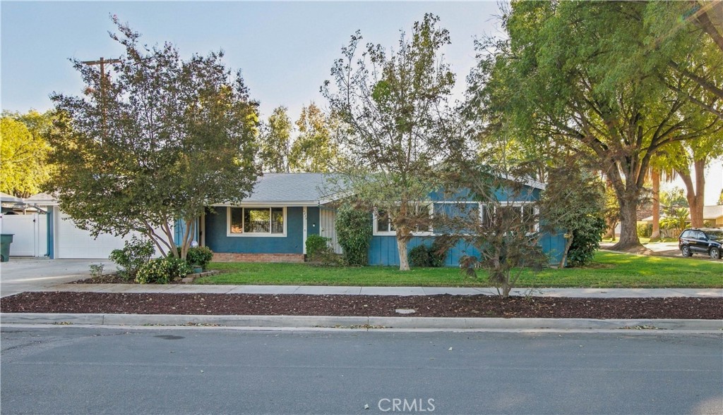 4834 Cliffside Property Photo 2