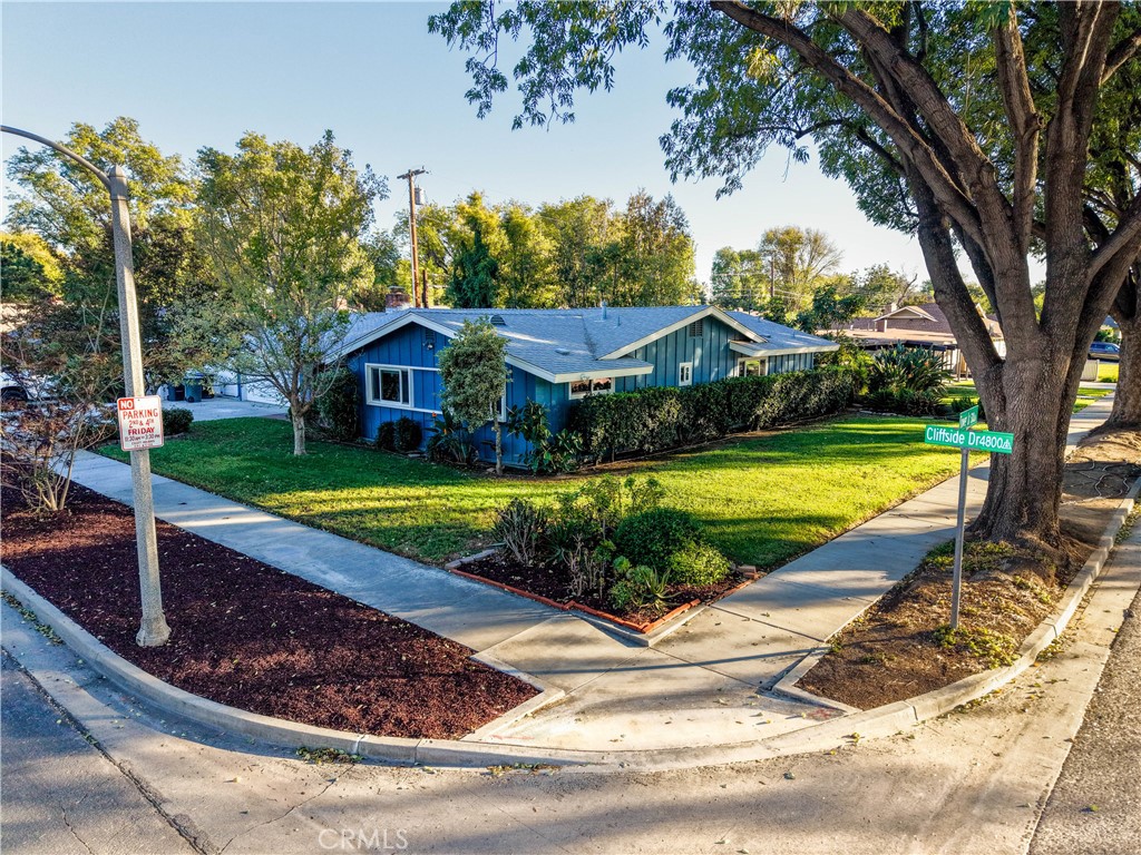 4834 Cliffside Property Photo 4