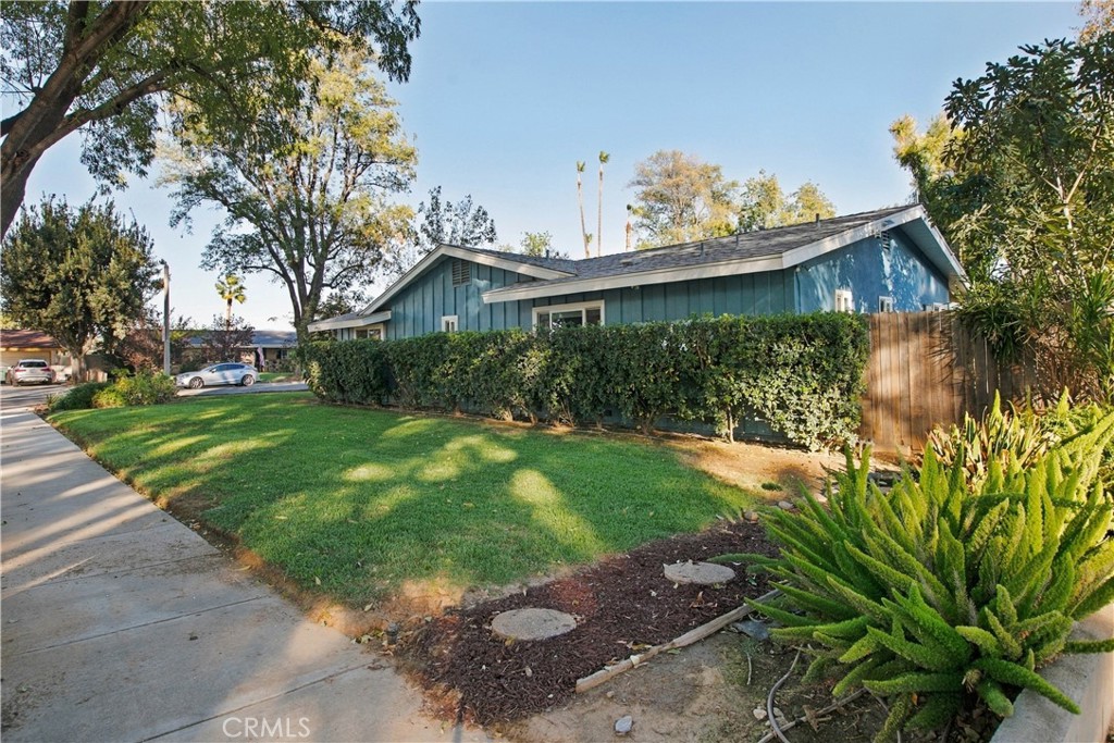 4834 Cliffside Property Photo 6