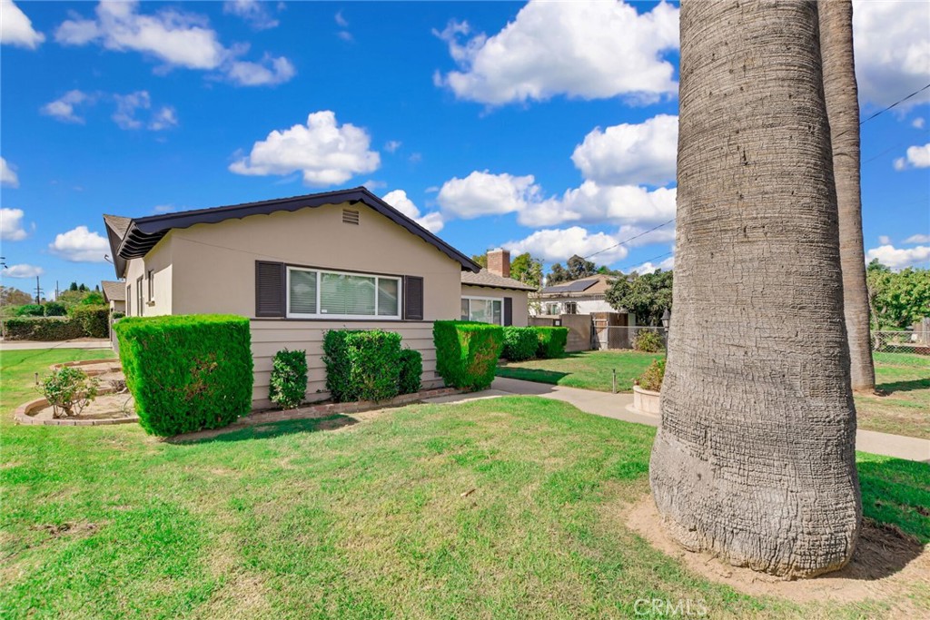 4593 Glen Property Photo 3