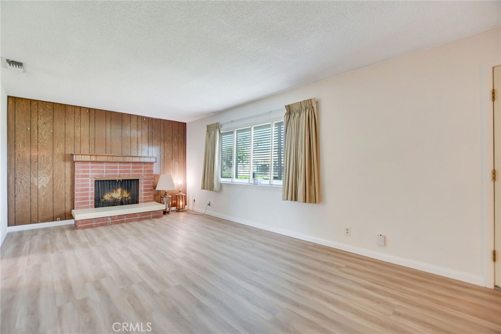 4593 Glen Property Photo 5