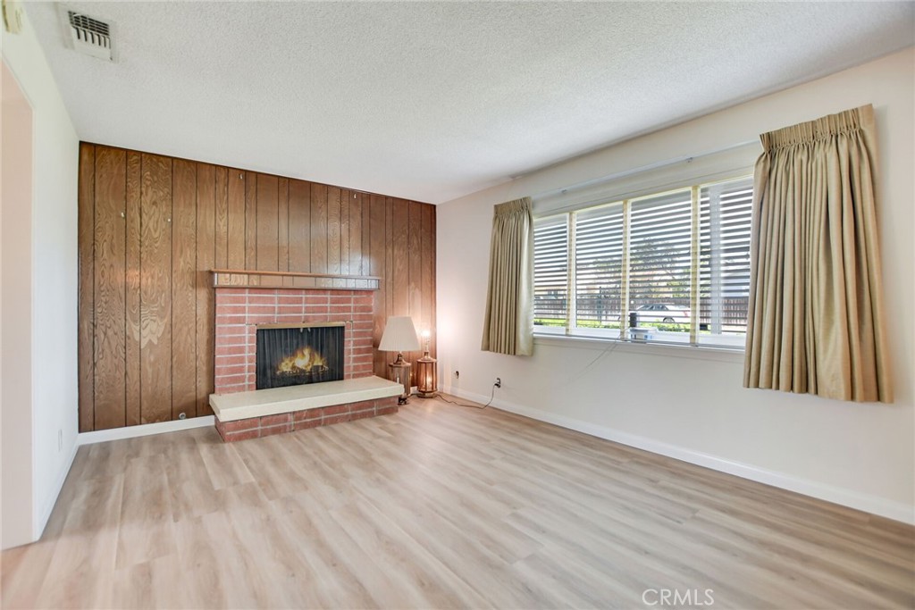 4593 Glen Property Photo 7