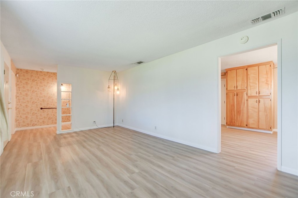 4593 Glen Property Photo 10