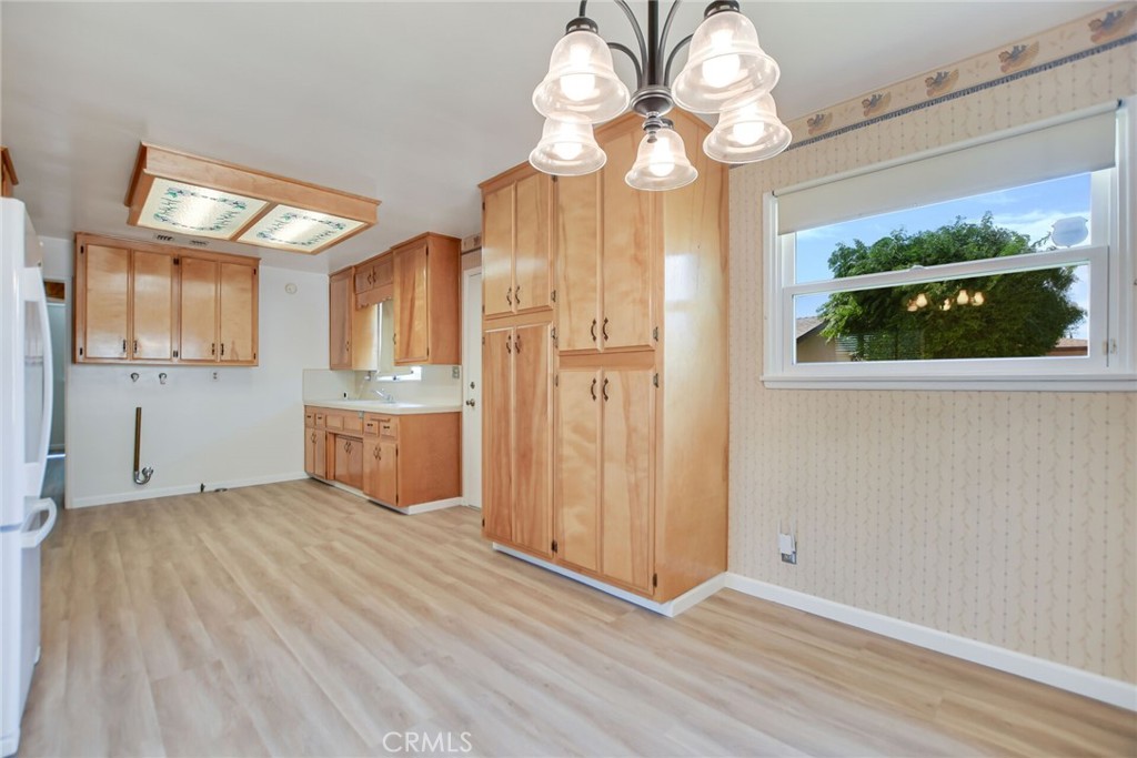 4593 Glen Property Photo 12