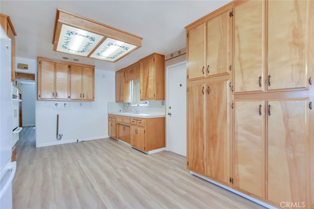 4593 Glen Property Photo 13