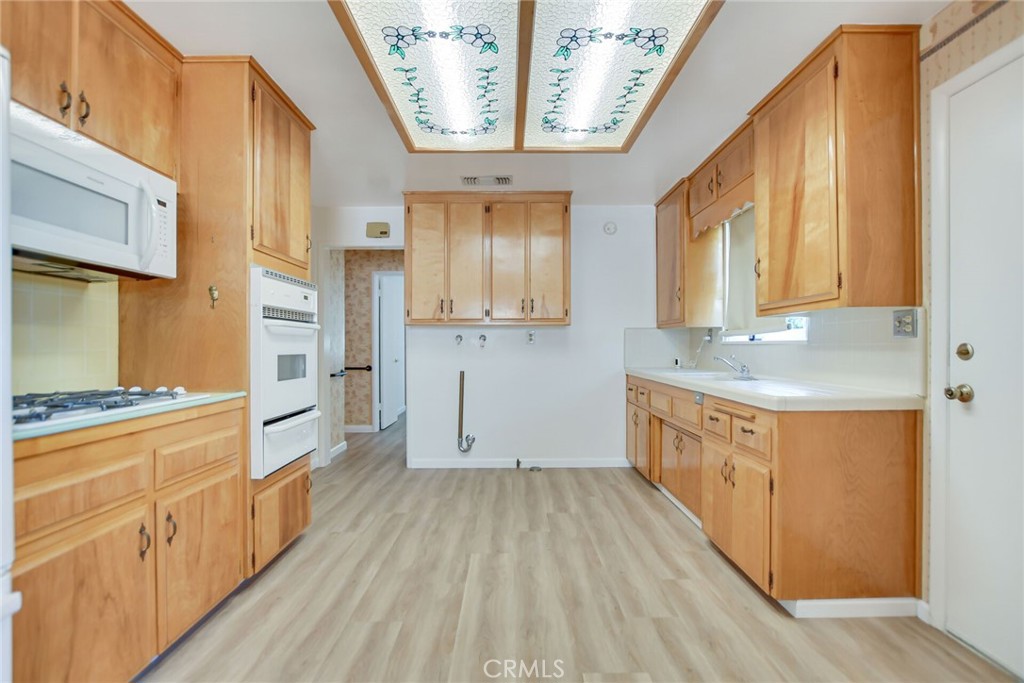 4593 Glen Property Photo 14