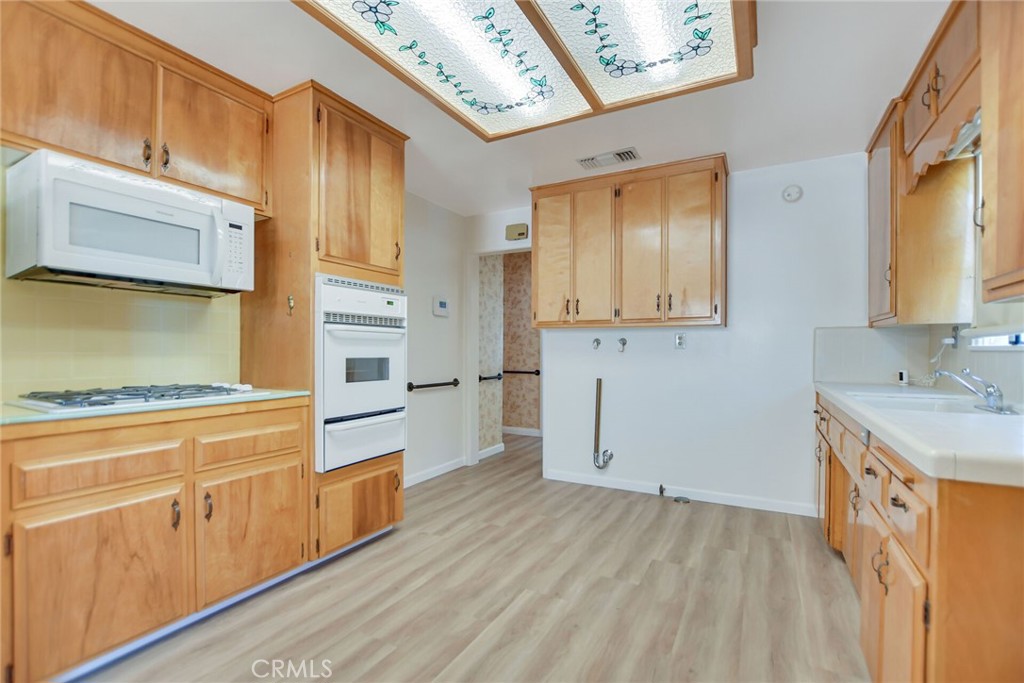 4593 Glen Property Photo 15