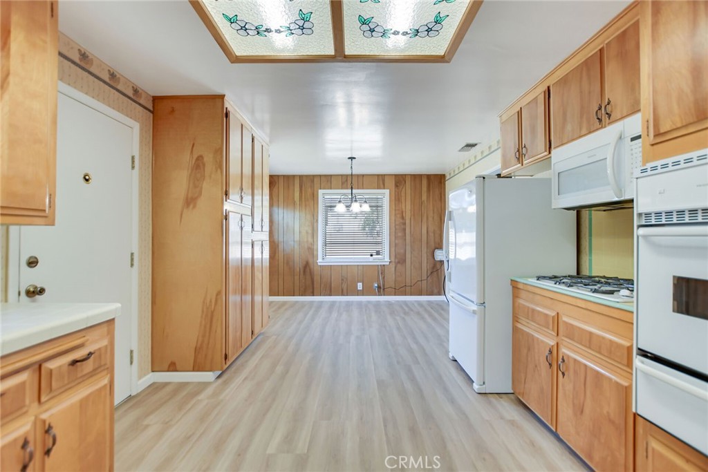 4593 Glen Property Photo 17