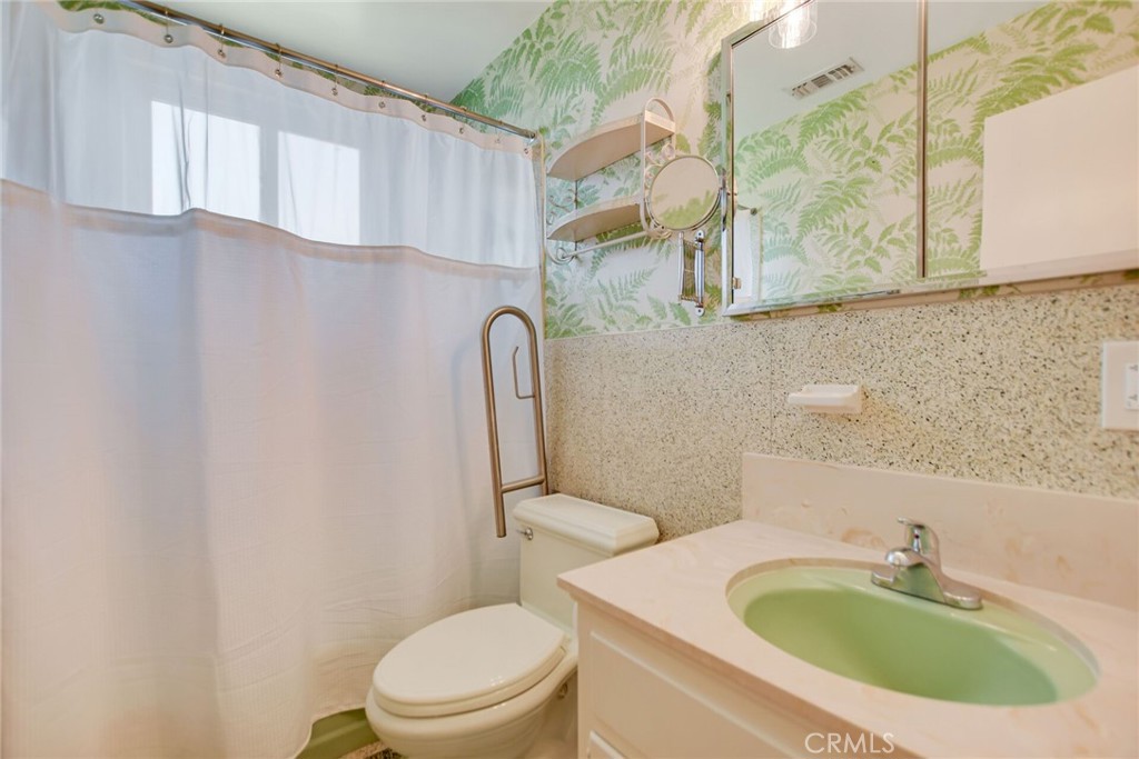 4593 Glen Property Photo 19