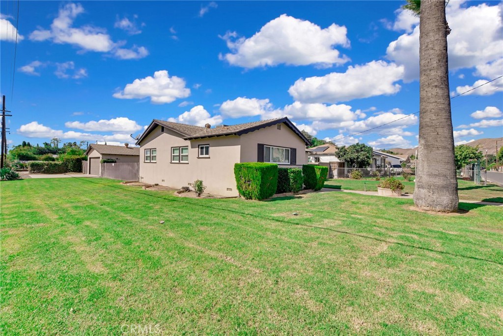 4593 Glen Property Photo 32