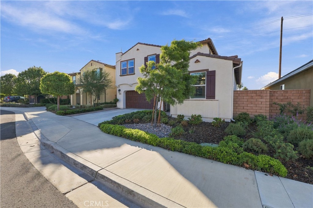 831 Dahlia Property Photo 5