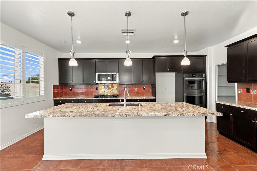 831 Dahlia Property Photo 23