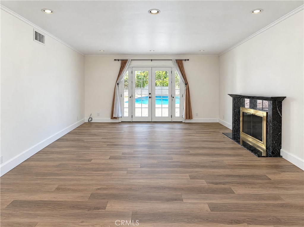 1042 Whispering Oaks Property Photo 8