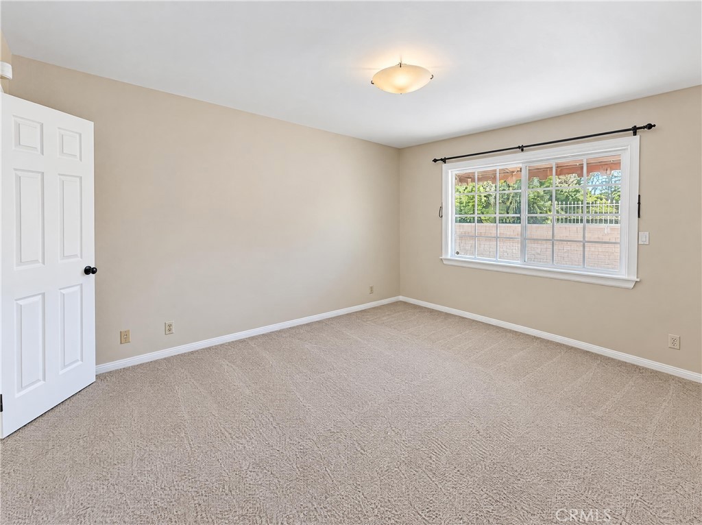 1042 Whispering Oaks Property Photo 11