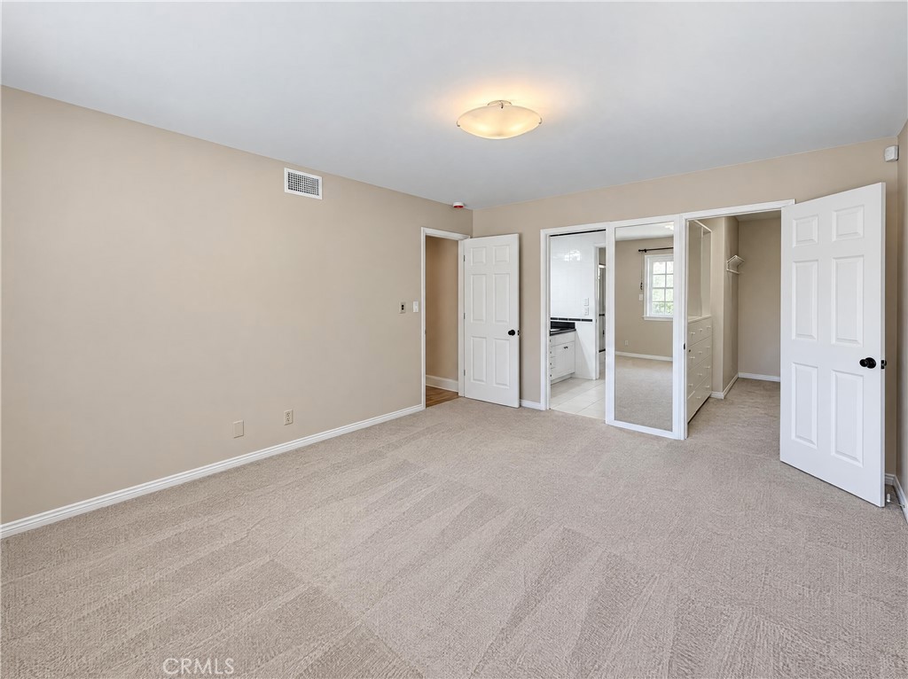 1042 Whispering Oaks Property Photo 12
